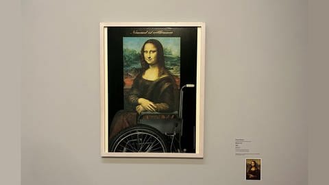 Mona Lisa im Rollstuhl: Plakat von Klaus Staeck aus der Ausstellung "Vorsicht Kunst! Das politische Plakat von Klaus Staeck in der Staatsgalerie Stuttgart"