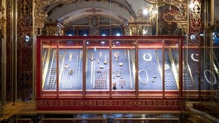 Das Juwelenzimmer im Historischen Grünen Gewölbe im Dresdner Schloss der Staatlichen Kunstsammlungen Dresden (SKD).