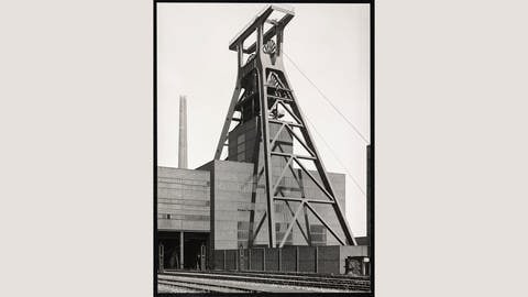 Fördergerüst und Schachtanlage der Zeche Zollverein in Essen