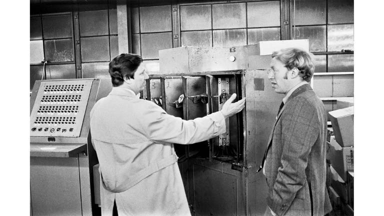 Phil Knight und Bill Giampetro in der ersten Nike Fabrik in Exeter (USA), 1974