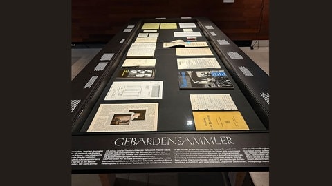 „Der Gebärdensammler“ ist der erste Akt der Ausstellung