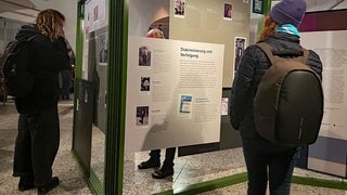 Blick in die Ausstellung „gefährdet leben – Queere Menschen 1933-1945“.