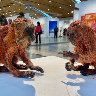 Tierskulpturen von Irmela Maier auf der Art Karlsruhe