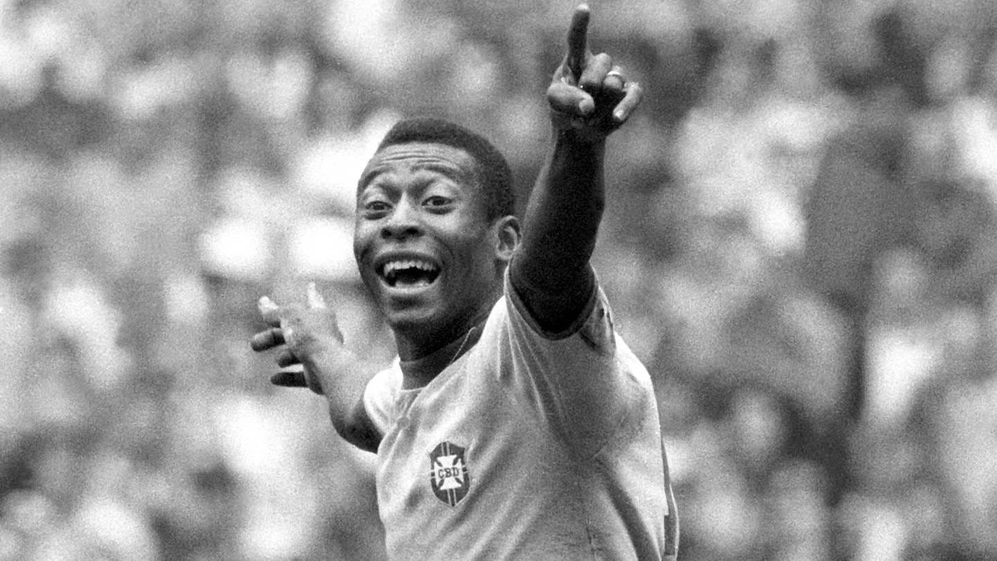 Pelé (Brasilien) jubelt