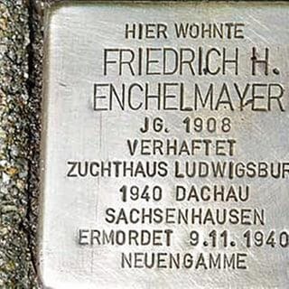 Aufnahme des Stolpersteins von Friedrich Hermann Enchelmayer in Stuttgart