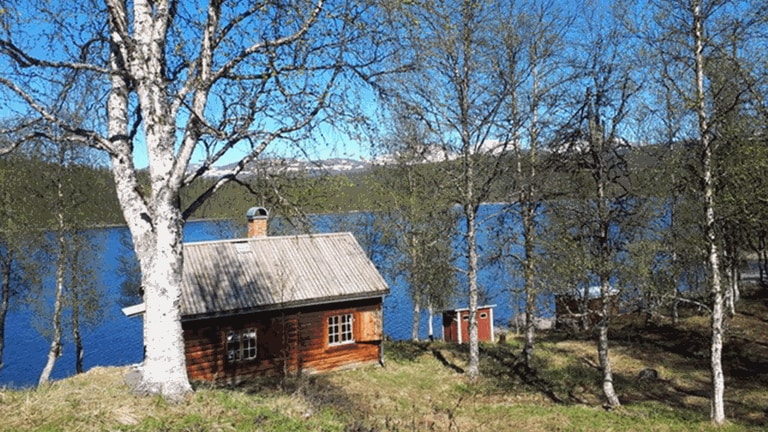 Freundliche Hostels, einsame Seeen und Wälder...