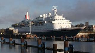 Die MS Boudicca hat als erstes Kreuzfahrtschiff der neuen Saison im Kieler Hafen am Ostseekai festgemacht