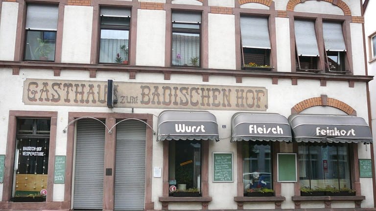 Das Gasthaus zum Badischen Hof war der gesellige Treffpunkt der einheimischen Kippenheimer Juden. Der Besitzer, Hermann Wertheimer, flüchtete vor den Nazis in die USA. 