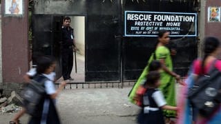 Die Rescue Foundation, eine NGO, wurde gegründet, um junge Mädchen aus Bordellen in und um Mumbai  zu retten.