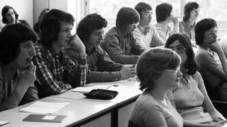 Symbolbild - Unterricht an einem Gymnasium am 18.06.1974 in Dortmund.