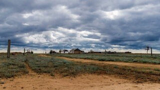 Kasachisches Dorf in der Steppe