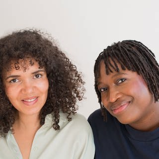 Olaolu Fajembola und Tebogo Nimindé-Dundadengar, Gründerinnen von „Tebalou“ und Autorinnen