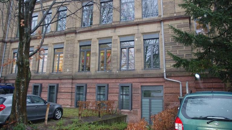 Ansicht auf eines der Klassenzimmer der Lessingschule, in der die so genannte Zwangsschule für jüdische Kinder in Freiburg untergebracht war