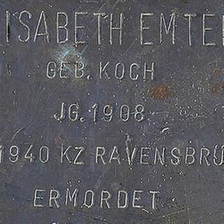 Aufnahme des Stolpersteins von Elisabeth Emter in Freiburg