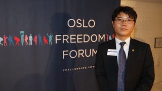Ji Seong-ho, Flüchtling und Präsident der NGO Now Action and Unity for Human Rights, auf einer Pressekonferenz währende des Freedom Forum 2015 in Oslo