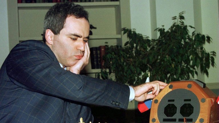 Garri Kasparow (Russland) während der Partie gegen den Computer Deep Blue