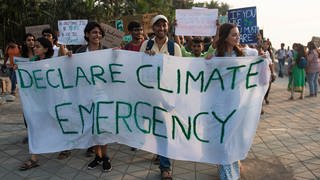 EinwohnerInnen von Mumbai nehmen im November 2019 an einer Fridays for Future-Demo gegen den Klimawandel teil