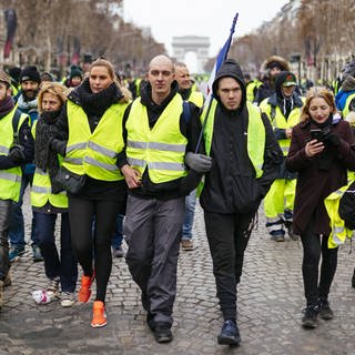 Gelbwesten-Proteste gegen Präsident Macron auf den Champs-Élysées