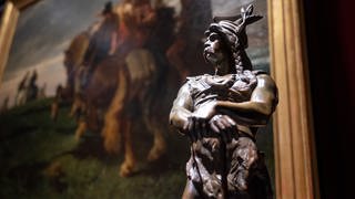 Eine Bronzefigur des "Vercingétorix" ist im Rahmen der Landesausstellung "Der Untergang des römischen Reiches" im Museum Simeonstift zu sehen.