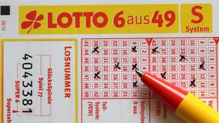 Ausgefüllter Lottoschein - Glücksspiel, Toto Lotto, 6 aus 49 