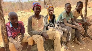 Nouhou Arama und sein Team schürfen Gold in Nana-Kéniéba im Süden Malis