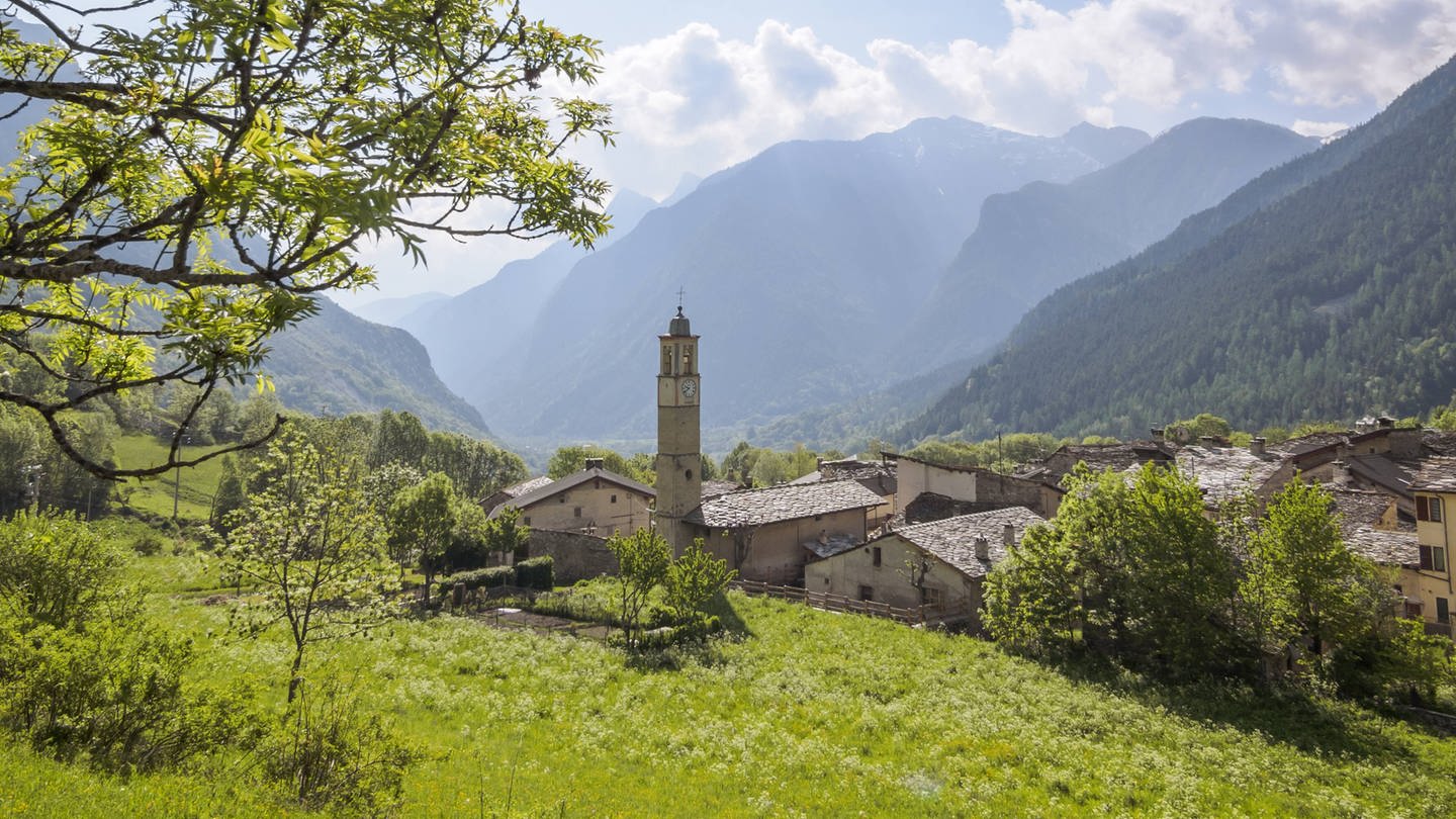 Das kleine Bergdorf Acceglio im Piemont