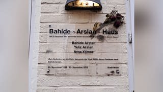 Gedenktafel am „Bahide-Arslan-Haus“ in Mölln