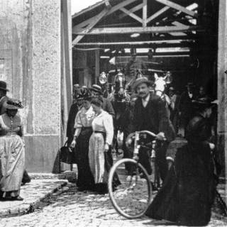 Schwarz-Weiß-Stummfilmdokumentation von 1895