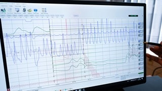 Im Polygraphenzentrum in Dortmund. Hier stehen Detekteien, Firmen und Privatpersonen Lügendetektoren zur Verfügung.