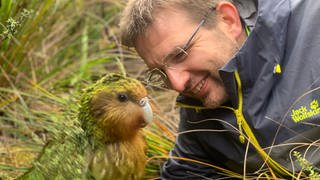 Michael Lierz, Vogelmediziner mit einen Vogel: Kakapos