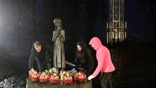 Menschen gedenken der Opfer des Holodomor in Kiew