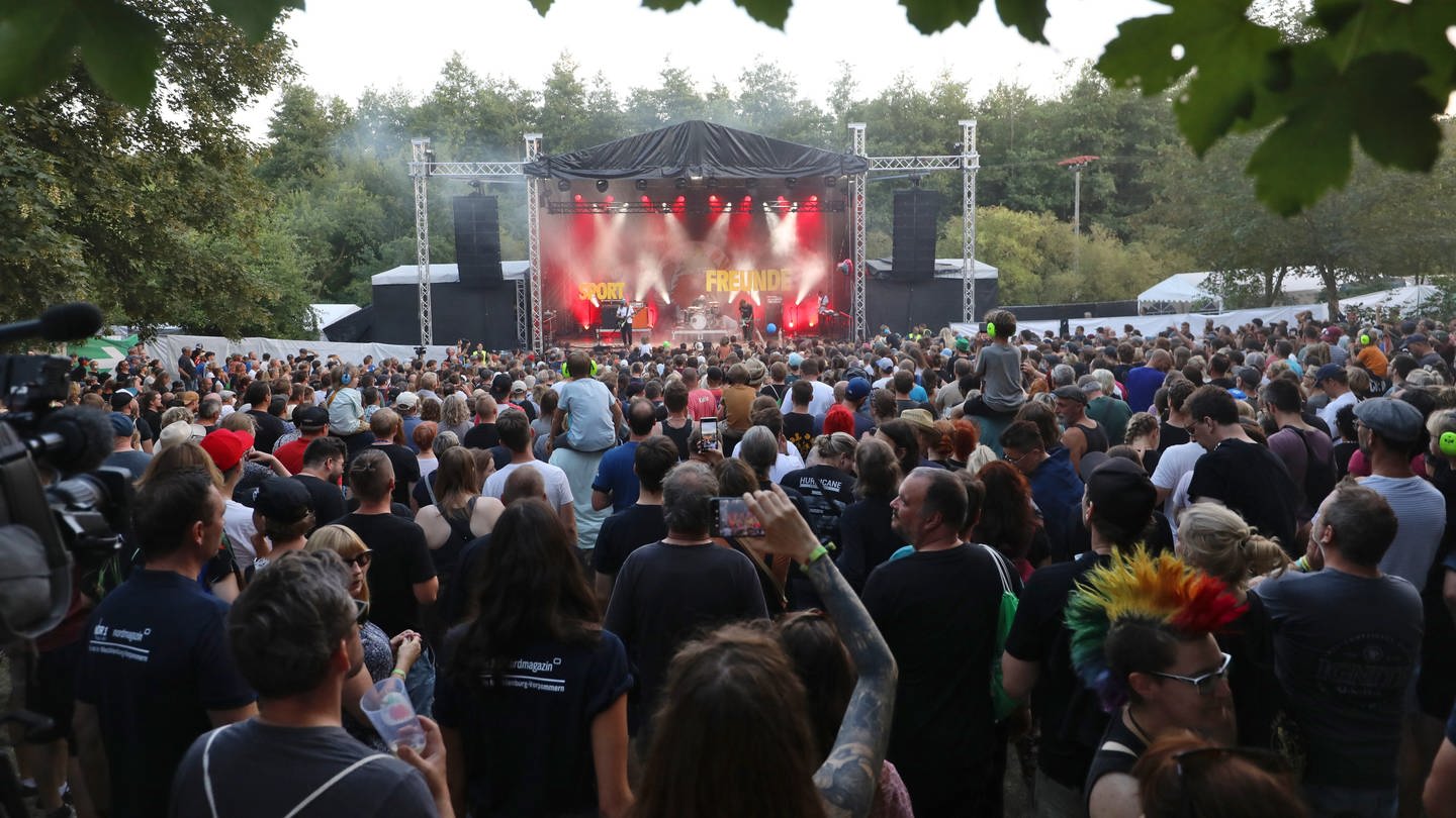 Die Band „Sportfreunde Stiller“ spielt 2022 beim Demokratiefestival „Jamel rockt den Förster“.