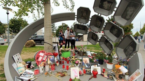 Denkmal am Olympia Einkaufszentrum München für die Opfer des rassistischen Anschlags 