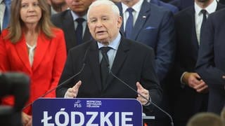 Jaroslaw Kaczynski, Vize-Ministerpräsident von Polen und Chef der Regierungspartei PiS, spricht während des regionalen Parteitags der PiS.