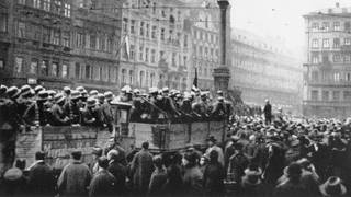 Verbaende der Putschisten auf Marienplatz Putschversuch der NSDAP in Muenchen am 8.9. November 1923.
