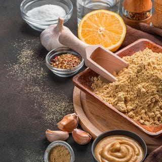 Ingredienst and Mustard powder for homemade mustard. Symbolfoto
