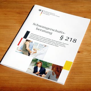 Broschüre zur Schwangerschaftsberatung § 218 vom Bundesministerium für Familie, Senioren, Frauen und Jugend