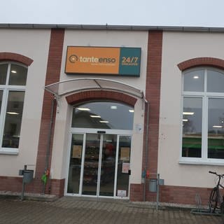 Alte Turnhalle, neuer Dorfladen - Tante Enso in Falkenau 
