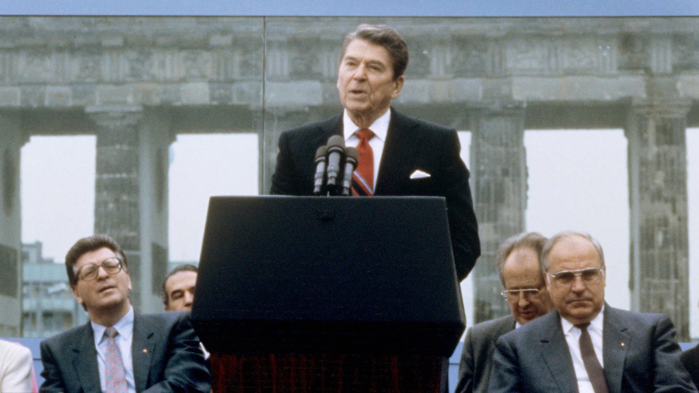 Ronald Reagan während seiner Rede vor der Berliner Mauer