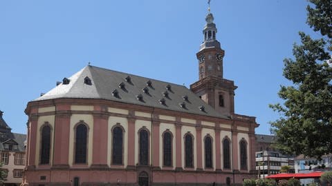 Außenansicht der Dreifaltigkeitskirche Worms vom Marktplatz her 