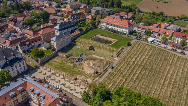 Luftaufnahme vom barocken Terrassengarten in Kirchheimbolanden.