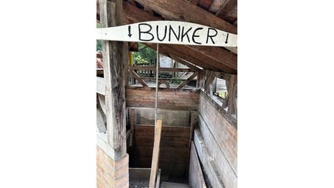 Unterirdische Gänge mit der Aufschrift „Bunker“ im damaligen Lager Haldenwies, heute Jugendfarm Möhringen