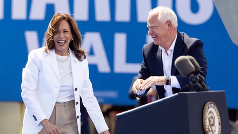 Kamala Harris und Tim Walz 