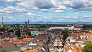 Luftansicht von mehreren Gebäuden und Straßen in Speyer