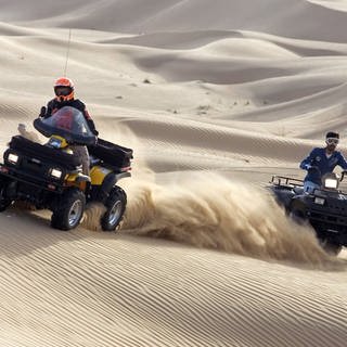 Quadfahrer in der Wueste. Archivfoto