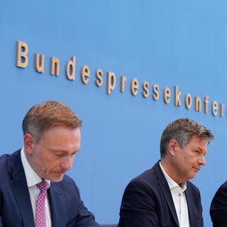 Pressekonferenz in der Bundespressekonferenz mit Bundeskanzler Olaf Scholz, Bundesminister für Wirtschaft und Klimaschutz Robert Habeck, Bundesminister der Finanzen Christian Lindner zum Bundeshaushalt 2025 