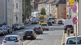 stark frequentierte Altendorfer Straße in Essen 