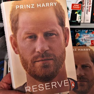 Prinz Harry - Buch Reserve bzw Spare. Die Autobiografie von Prince Henry Charles Albert David. Archivfoto