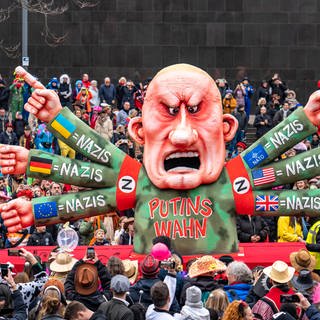 Rosenmontagszug in Düsseldorf, Strassenkarneval, Motivwagen