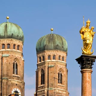 Die relativ flache Zwiebelhaube der Münchner Frauenkirche wurde um 1525 nach einem Entwurf von Jörg von Halspach gestaltet, der von der byzantinisch beeinflussten Kirche Madonna dell’Orto in Venedig inspiriert gewesen sein soll. Archivfoto.